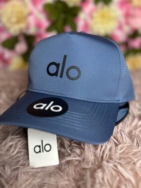 Trendy Blue Trucker Hat – Lightweight, Breathable & Unisex Style